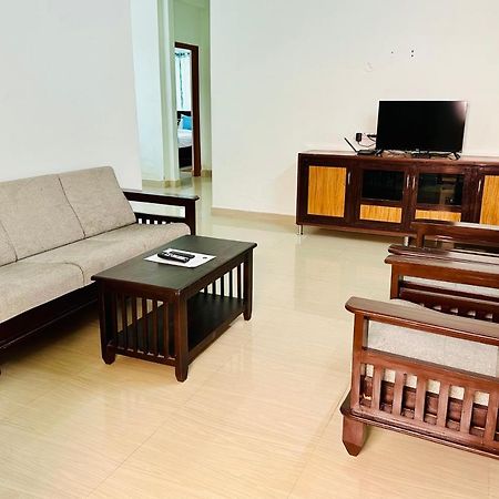 Truelife - Family Suites - Ps4 Veg Restaurant, On Way To Balaji Temple - 2Bhk Ac Apartments - Coffee Tea Milk - Super Fast Wifi, Kitchen, Smart Tv, Parking - Easy Access To Airport, Railway Station And To All Temples - Top Service With Lots Of Love 티루파티 외부 사진