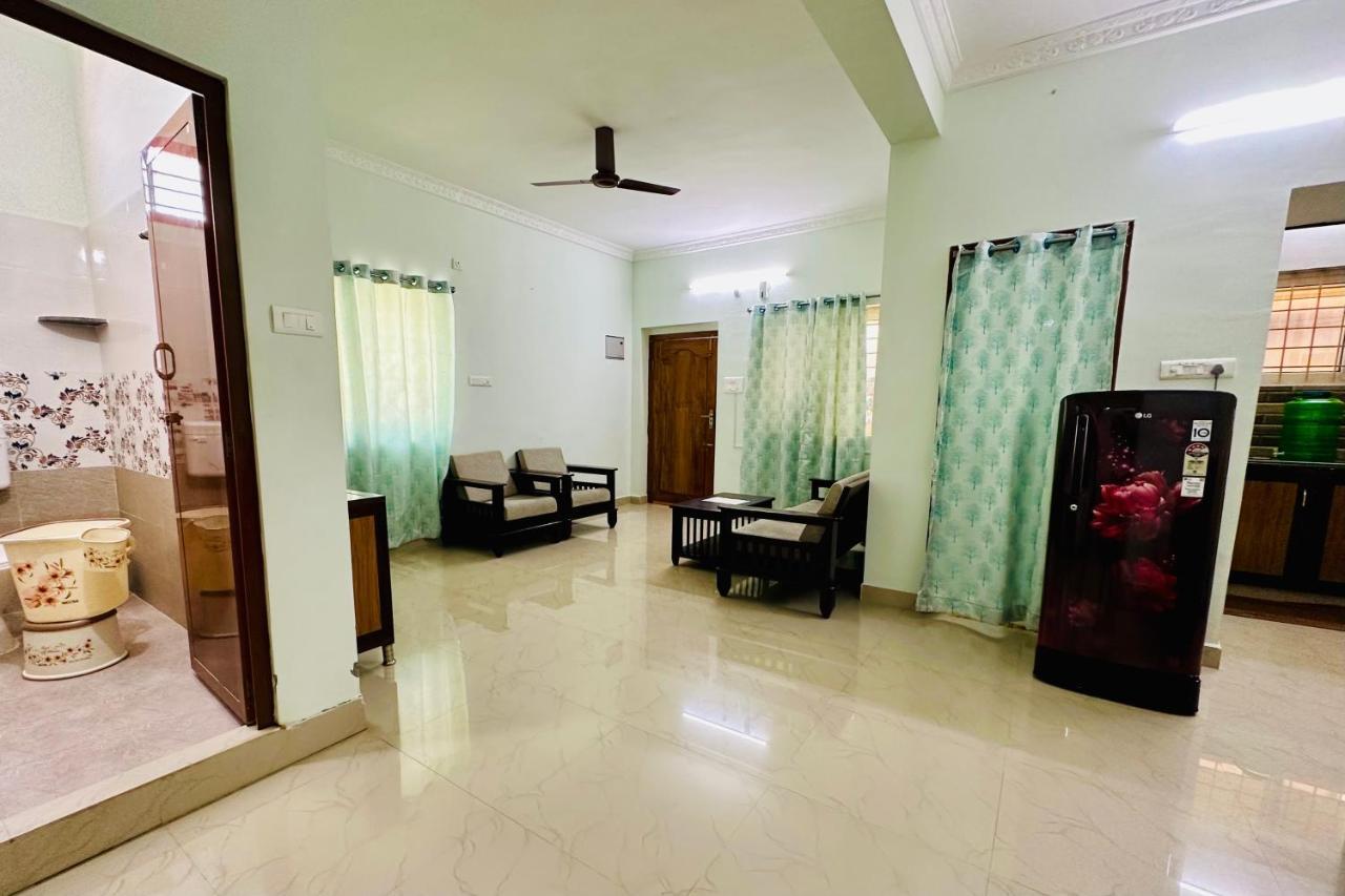 Truelife - Family Suites - Ps4 Veg Restaurant, On Way To Balaji Temple - 2Bhk Ac Apartments - Coffee Tea Milk - Super Fast Wifi, Kitchen, Smart Tv, Parking - Easy Access To Airport, Railway Station And To All Temples - Top Service With Lots Of Love 티루파티 외부 사진